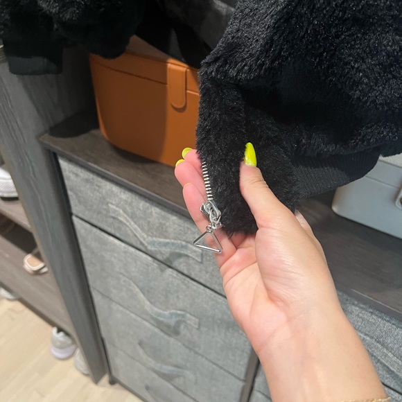 Honey Punch faux fur black bomber jacket with collar - Picture 3 of 6